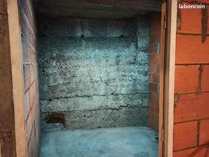 Caves box stockage environ 35 m² (87 m3 environ)  lumière  escaliers  saine  garde meubles