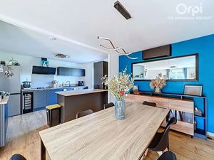 Vente maison 5 pièces 94 m² à Riom (63200)  283 559 €