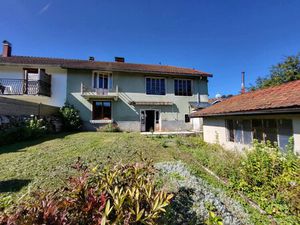 MAISON DE VILLAGE SITUEE AUX CROZETS