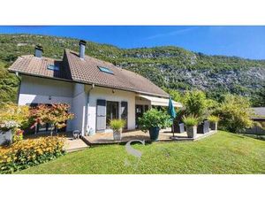 Maison 6 pièces sur sous sol semi-complet  entièrement rénovée  proche Annecy