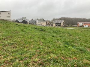 Vente terrain 705 m² à Lafeuillade-en-Vézie (15130)  23 970 €