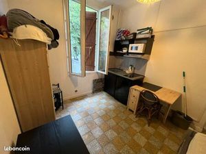 Loue chambre meublée