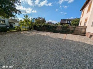 Place de parking privée à louer