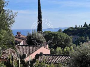 Les Issambres : Terrain à vendre vue mer