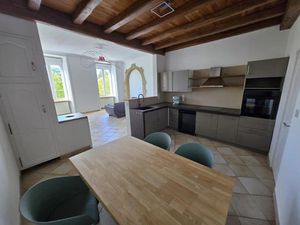 Location appartement 3 pièces 105 m² à Les Vans (07140)  890 €