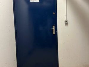 Belle cave spacieuse et saine  carrelée