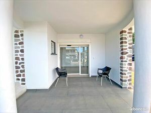 Local 90 m² Saint-Louis