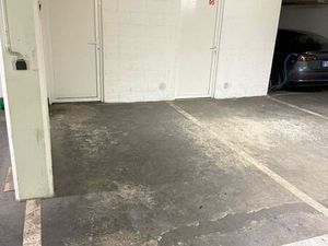 Place de parking et box/cave pour stockage