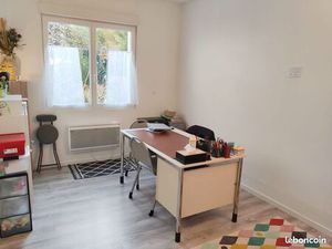 Bureau PMR à louer 14 m2 vue sur jardin dans local paramédical