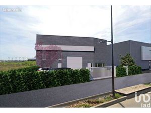 Local 739 m² VILLEJUST