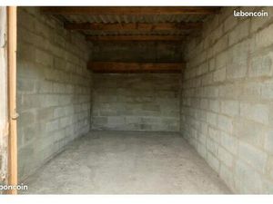 Garage 15m■Dispose d'un espace de stockage supplémentaire en hauteur (voir photo)■Absence 