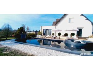 Villa avec piscine et jacuzzi et local commercial