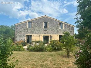 Maison 6 pièces 370 m²