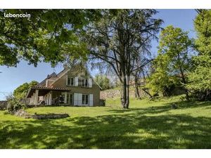 Maison 7 pièces 261 m²