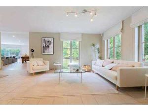 Villa de style campagnard avec piscine et sauna