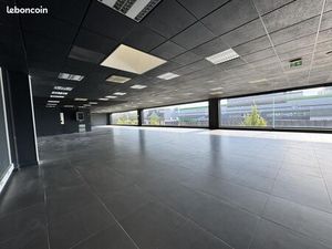Local d'activité 1 819 m²