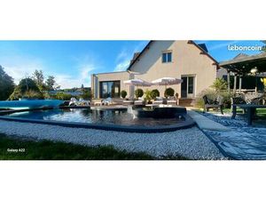 Local commercial et villa avec piscine