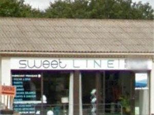 Local commercial avec terrasse  privative et grand parking