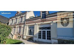 Maison 8 pièces 260 m²