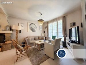 Maison 8 pièces 201 m²