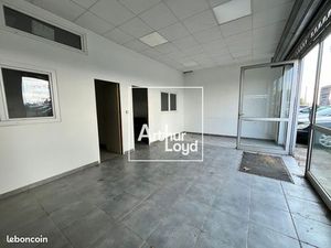 Local commercial 210 m²