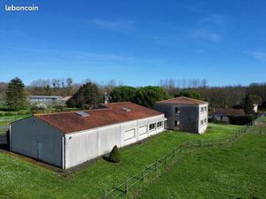 Maison 15 pièces 689 m²