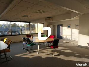Bureau 144 m²