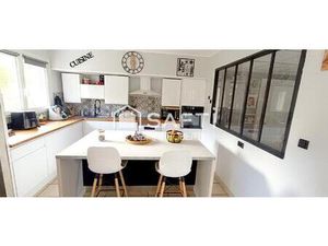 Maison surélevé avec beau potentiel