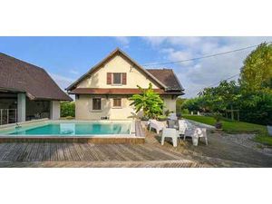 Maison avec piscine et terrasse Chimilin (38)