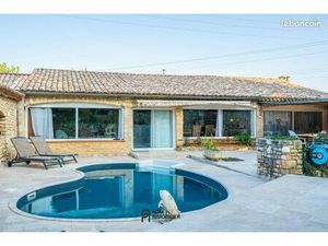 Mas 9 pièces 381 m²