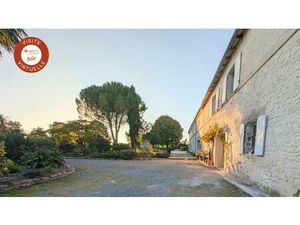 MAISON CHARENTAISE DE 292 m²  5 CHAMBRES + PARC + CHAI