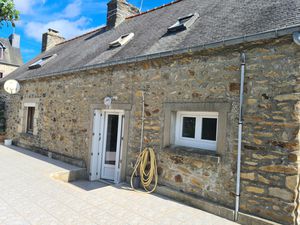 Maison en pierre avec terrasse  garage double et terrain clos – À découvrir !