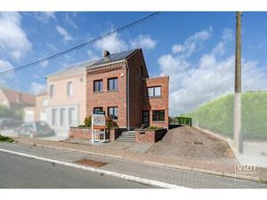 Zeer ruime halfopen woning aangename tuin