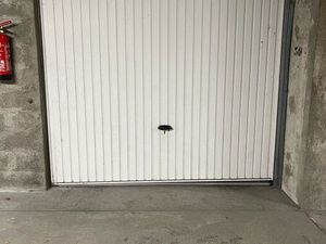 Box de stationnement véhicule dans résidence sécurisée