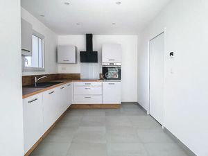 Maison à louer - 4 pièces - trois chambres avec garage et jardin à PORT SAINT PERE