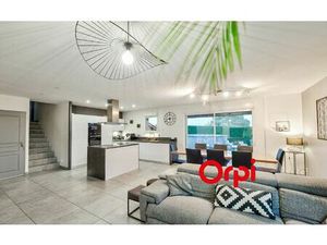 Maison Sainte-Consorce 125 m² T-5 à vendre  545 000 €