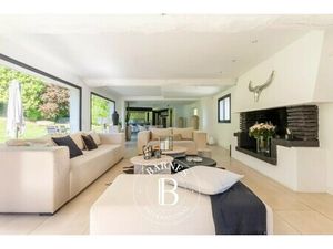 Maison de luxe à vendre dans le quartier Le Chapitre