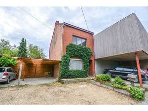 Maison familiale mitoyenne avec jardin ensoleillé et potenti