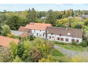 Domaine sur 2ha avec dépendances  écuries  panneaux solaires