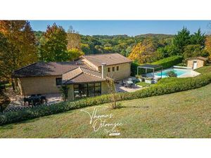 Maison avec piscine et vue campagne à Casseneuil