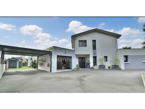 Belle propriété contemporaine située à Gouesnach - proche de la rivière de l'Odet