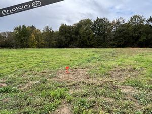 Terrain de 392 m2  viabilisé.