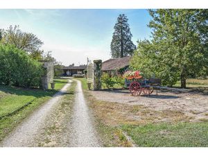 Deux Résidences Restaurées  Granges Spacieuses  Etang  14 ha  Bois  Deux Piscines  Pas de 