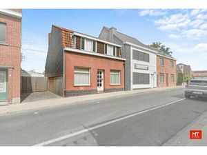 Te renoveren halfopen woning met 3 slaapkamers  Westgerichte tuin en garage op een rustige