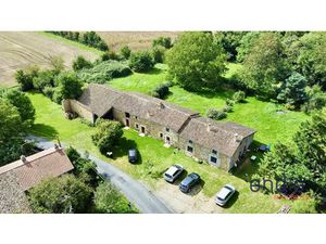 Vente maison 13 pièces 300 m² à Valence-en-Poitou (86700)  259 500 €