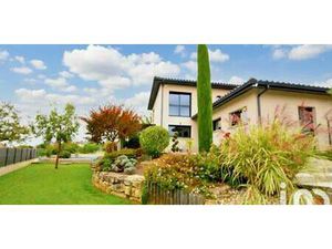 Maison avec piscine et terrasse Les Côtes-d'Arey (38)