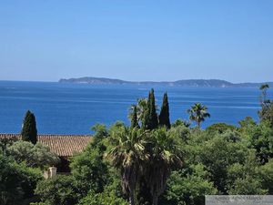 Vente villa 5 pièces 130 m² à La Croix-Valmer (83420)  1 390 000 €