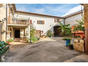 Maison 11 pièces 240 m²