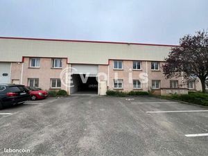 Local autos  transport 240 m²