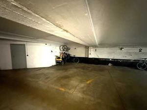 Emplacement de parking sécurisé à deux pas de Montgomery